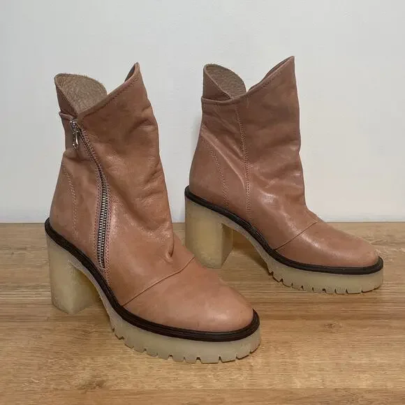 Free People Brown Leather Jack Zip Ankle Boots Lug Sole Size 7 Made in Spain - Picture 3 of 7